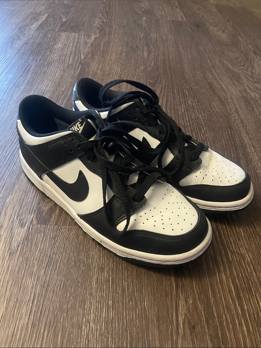 Nike Men’s Black and White Low-Top Sneakers with Swoosh